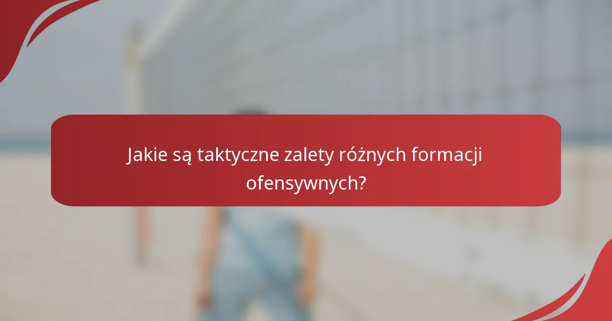 Jakie są taktyczne zalety różnych formacji ofensywnych?